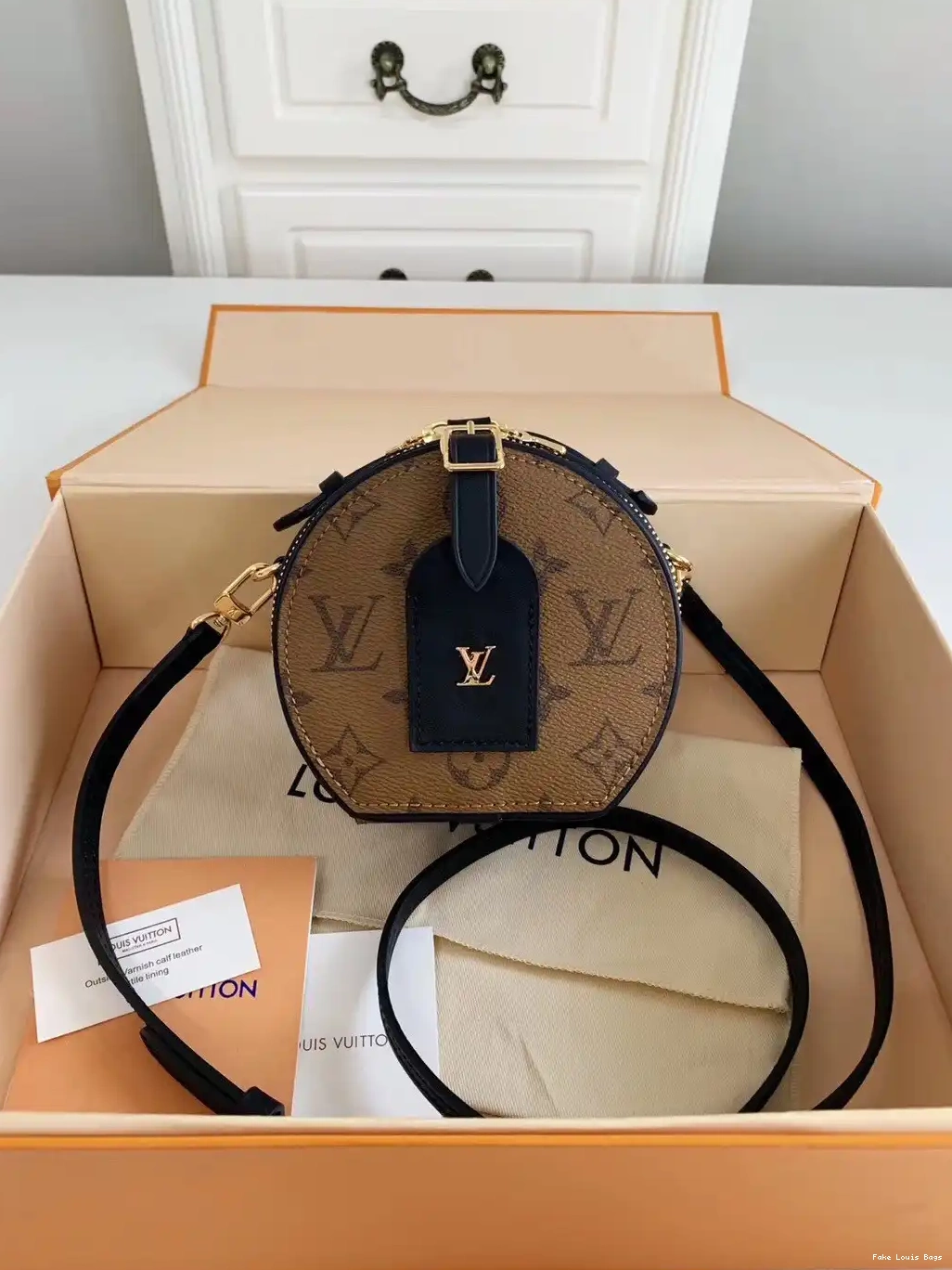 MINI CHAPEAU VUITTON LOUIS BOITE 0513